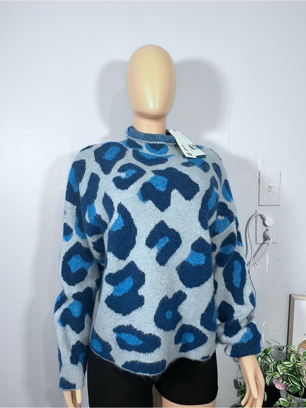 Zara Blue Leopard Print Crewneck Sweater